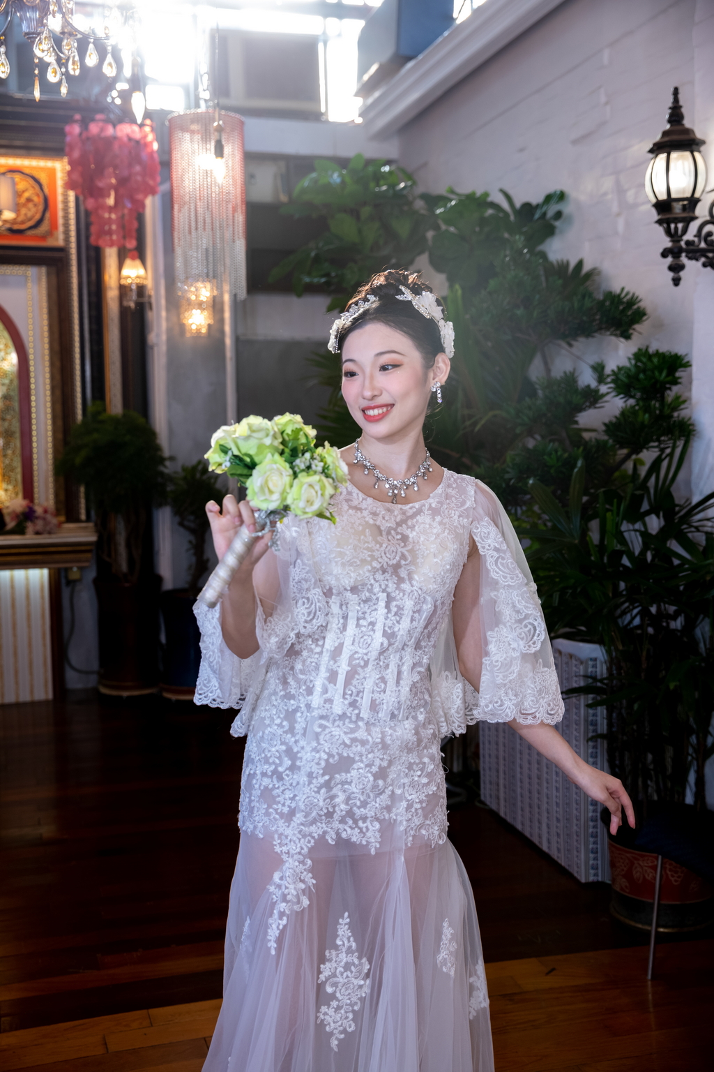 大露背性感婚紗